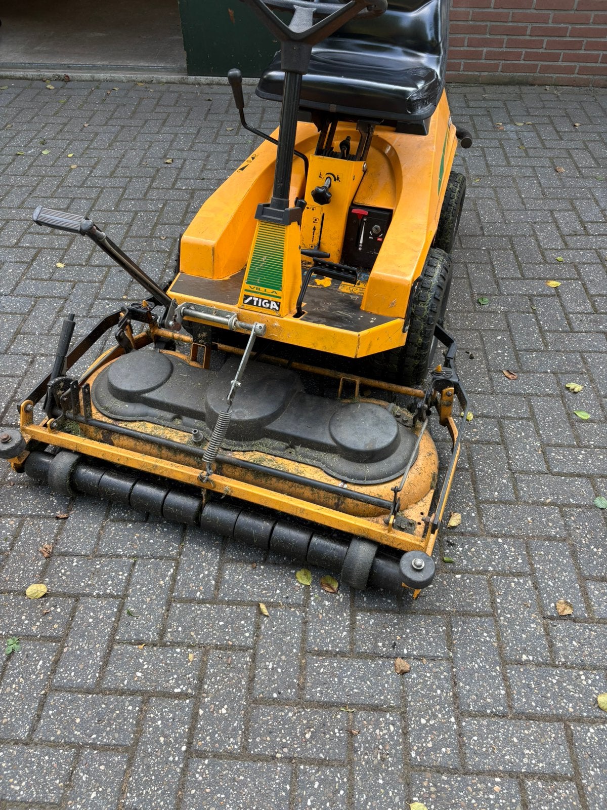 Stiga frontmaaier breed maaidek Briggs & Stratton motor 12,5, Ophalen, Gebruikt, -, Stiga