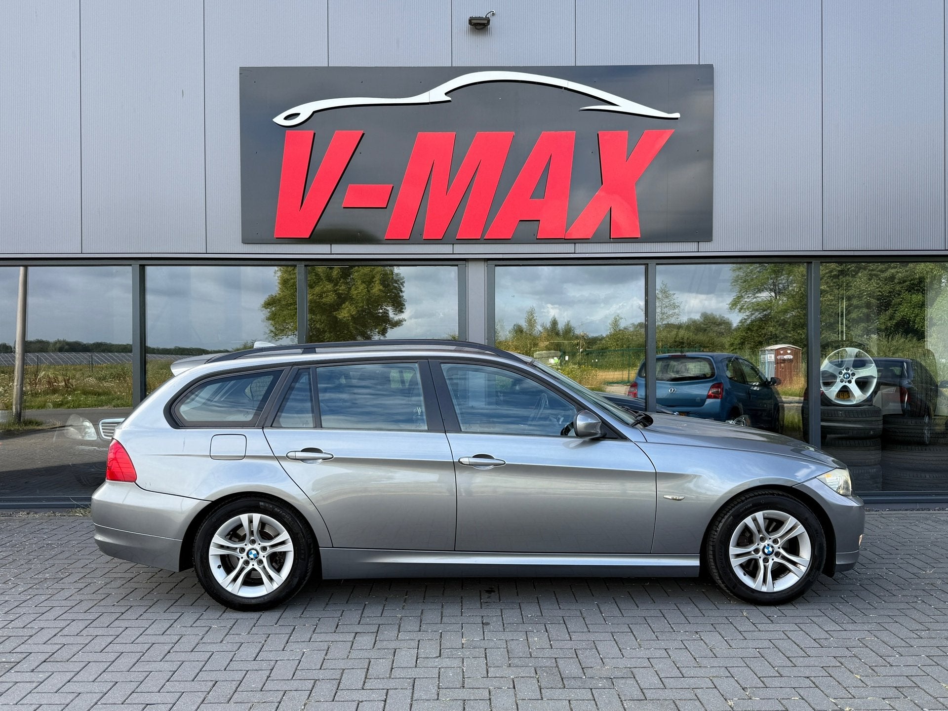 BMW 318i 2.0 LCI Business NAP Leder Xenon Navi PDC Trekhaak, Euro 5, Achterwielaandrijving, Zwart, Handgeschakeld
