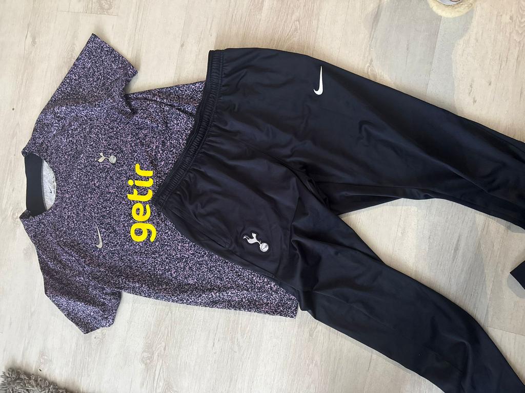 Tottenham setje, Ophalen of Verzenden, Zo goed als nieuw, Maat 56/58 (XL)