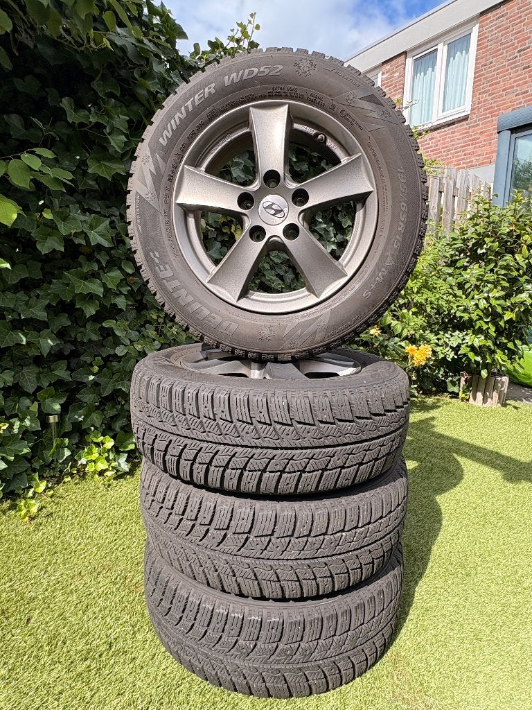 Hyundai Winterbanden 195/65 R15 | Originele 15" Velgen, Ophalen, Gebruikt, 15 inch, Banden en Velgen