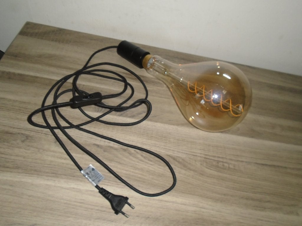 Grote decoratieve LED filament lamp met snoer, Huis en Inrichting, Glas, E27 (groot), Ophalen of Verzenden, Industrieel, Vintage, Modern