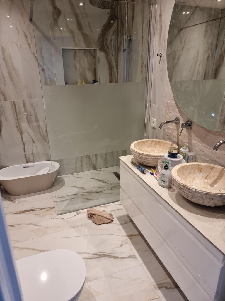 Badkamer en wc renovatie,laminaat,trap renovatie.