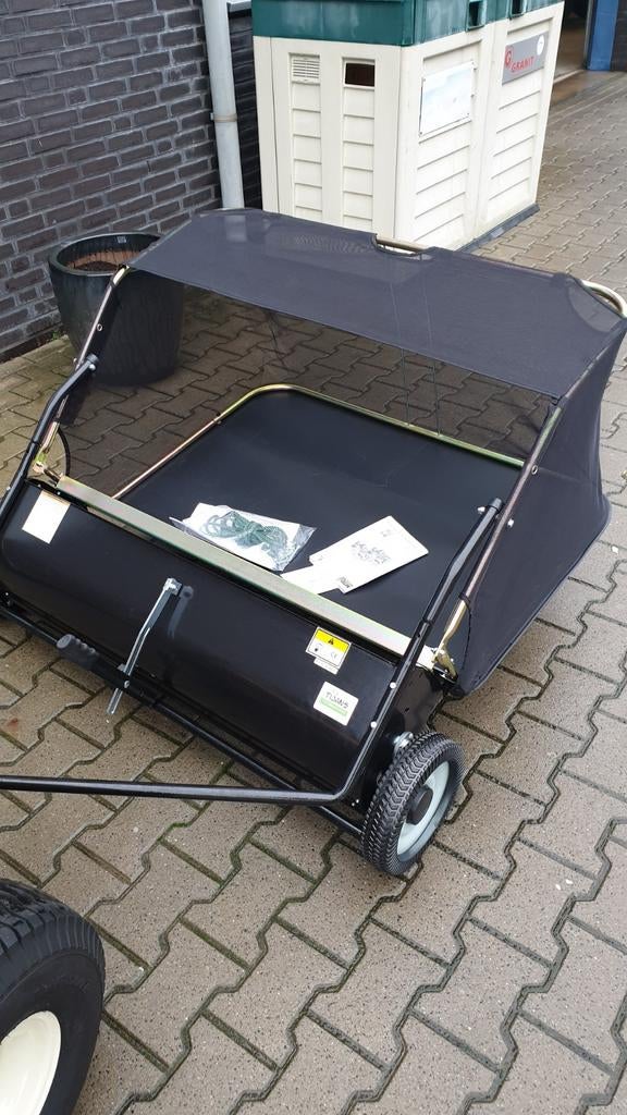 Gazonveger / Bladruimer - bladveger  zitmaaier, Tuin en Terras, Veegmachines, Ophalen of Verzenden, Nieuw, TOMAHAWK