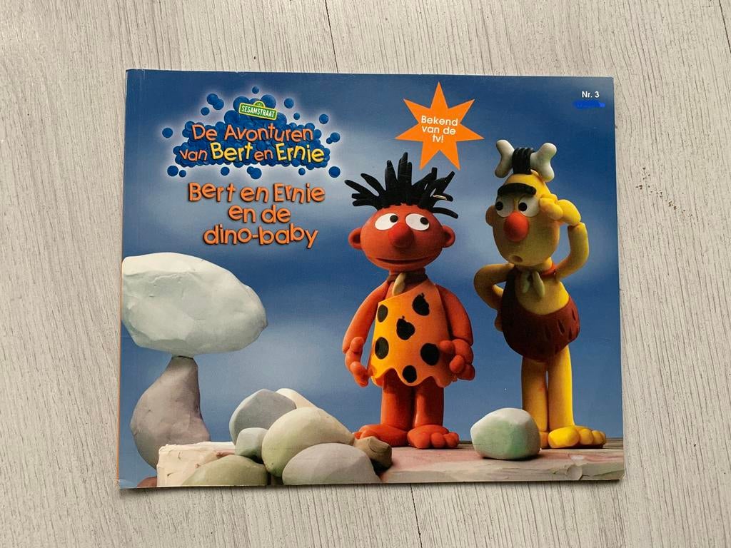 Bert en Ernie en de dino-baby, Boeken, Ophalen of Verzenden, Zo goed als nieuw, Sprookjes