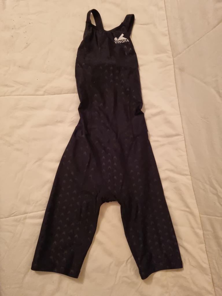 3x Zwart Yingfa badpak, Gebruikt, Badpak, Ophalen of Verzenden, Maat 134