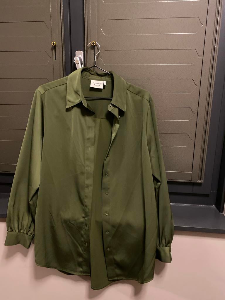 Leger Groene blouse van Another Label - Maat XS, Ophalen of Verzenden, Zo goed als nieuw, Maat 38/40 (M), Groen
