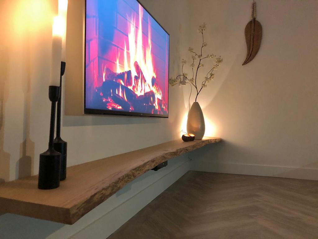 Tv meubel genaakt van lokaal hout, Huis en Inrichting, Kasten | Televisiemeubels, Ophalen, Eikenhout, Nieuw, 200 cm of meer