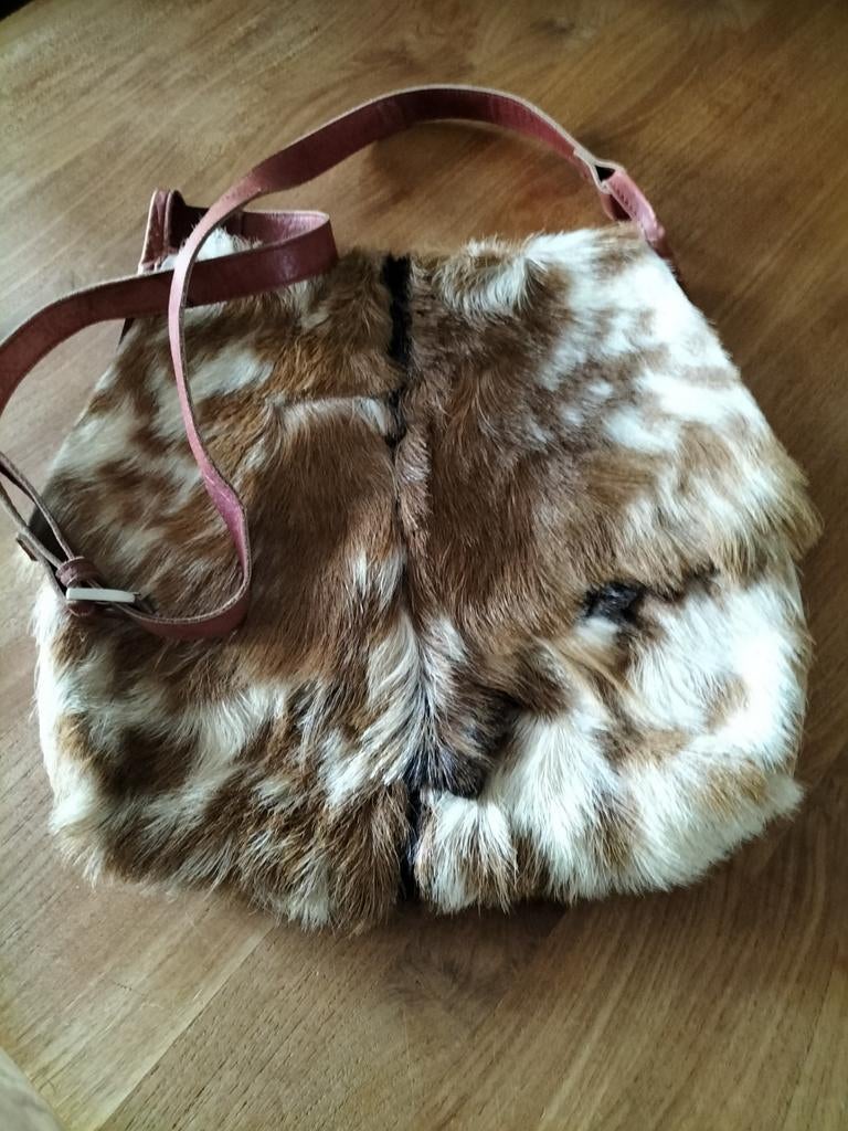 Leren crossbody, schoudertas met vacht, Ophalen of Verzenden, Zo goed als nieuw, Bruin, Schoudertasje