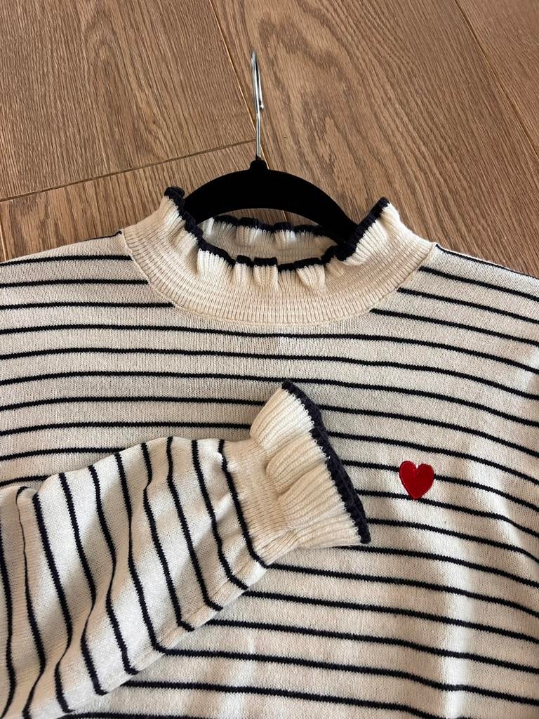 Gestreepte trui met geborduurd hartje en ruffles, Kleding | Dames, Truien en Vesten, Zo goed als nieuw, Maat 36 (S), Wit, Ophalen of Verzenden