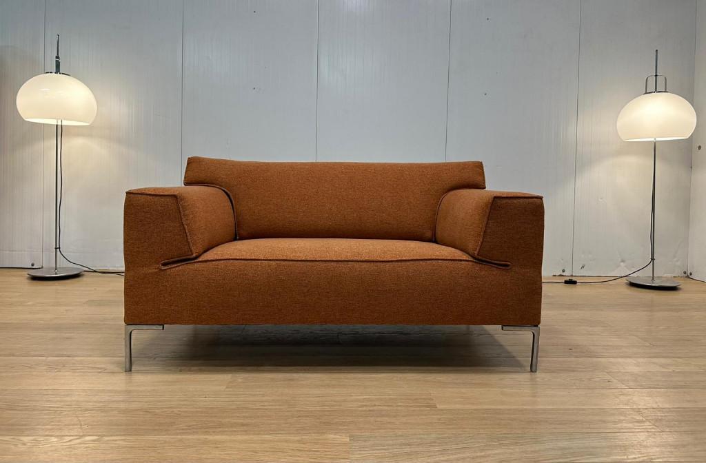 NIEUW Gestoffeerde Design on Stock Bloq Loveseat + GARANTIE, Huis en Inrichting, Banken | Bankstellen, Nieuw, Rechte bank, Tweepersoons
