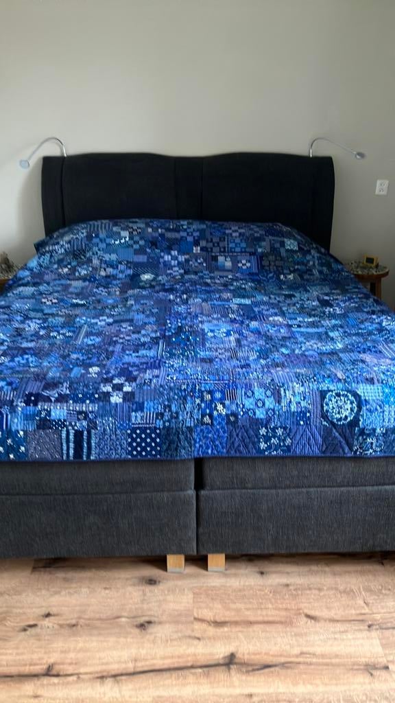 Blauwe handgemaakte quilt, Ophalen of Verzenden, Zo goed als nieuw, Tweepersoons, 210 cm
