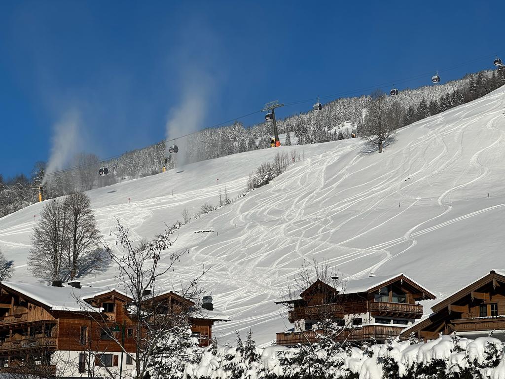 Wintersport vakantie skien Oostenrijk Saalbach Hinterglemm, Salzburgerland, Dorp, Aan meer of rivier, Appartement