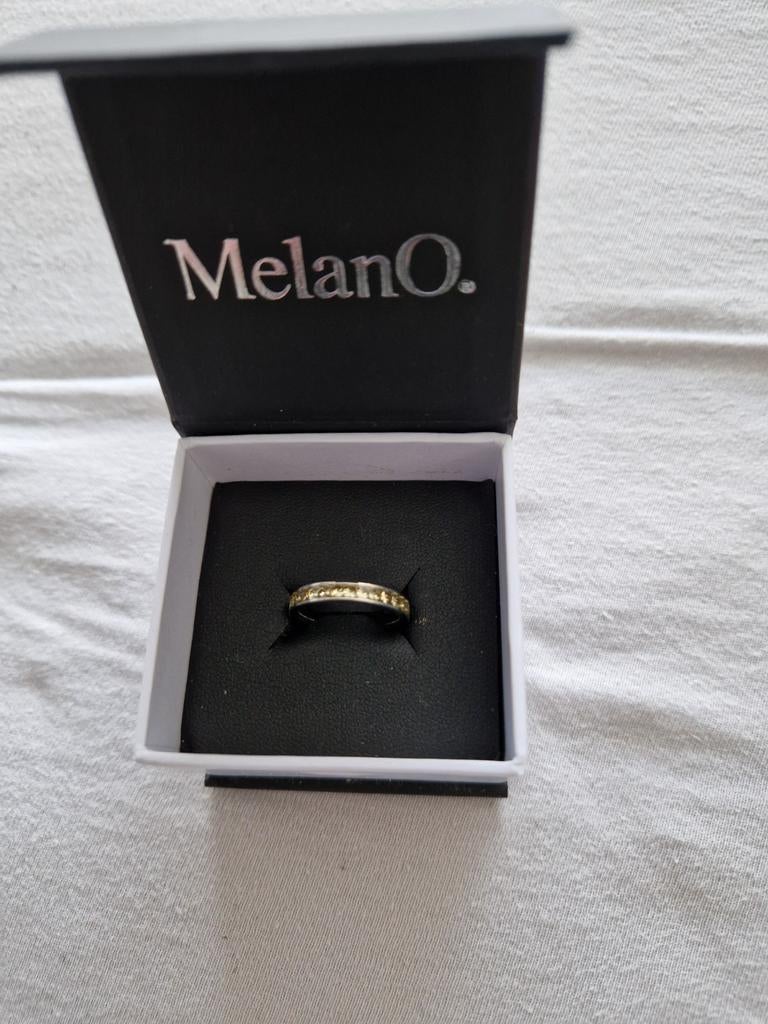 MELANO FRIENDS SADÉ CZ RING MET GELE STEENTJES MAAT 52, Sieraden, Tassen en Uiterlijk, Ringen, Met kristal, Geel, Nieuw, Ophalen of Verzenden