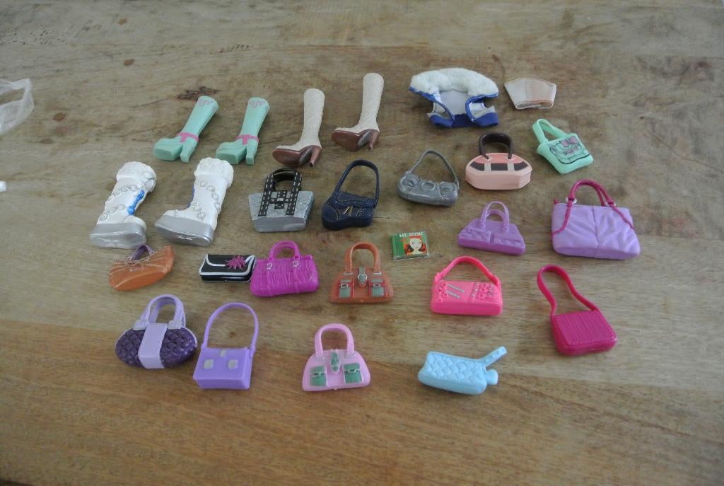 Barbie My Scene Tasjes Schoenen/ nr 565, Verzamelen, Poppen, Zo goed als nieuw, Overige typen, Ophalen of Verzenden