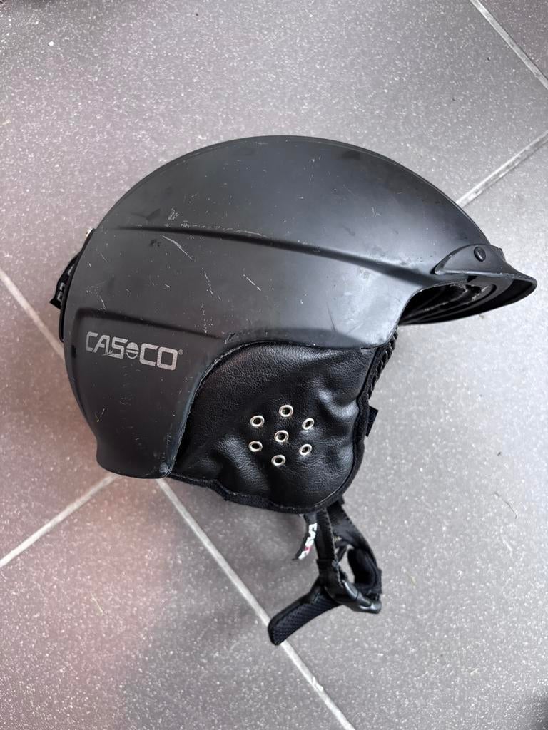 Twee zwarte skihelmen maat M van het merk Casco, Ophalen, Gebruikt