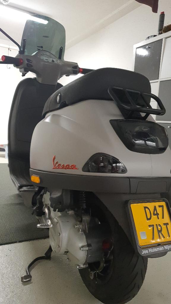 Vespa 50cc, Fietsen en Brommers, Scooters | Vespa, Ophalen, Maximaal 45 km/u, Zo goed als nieuw, Benzine