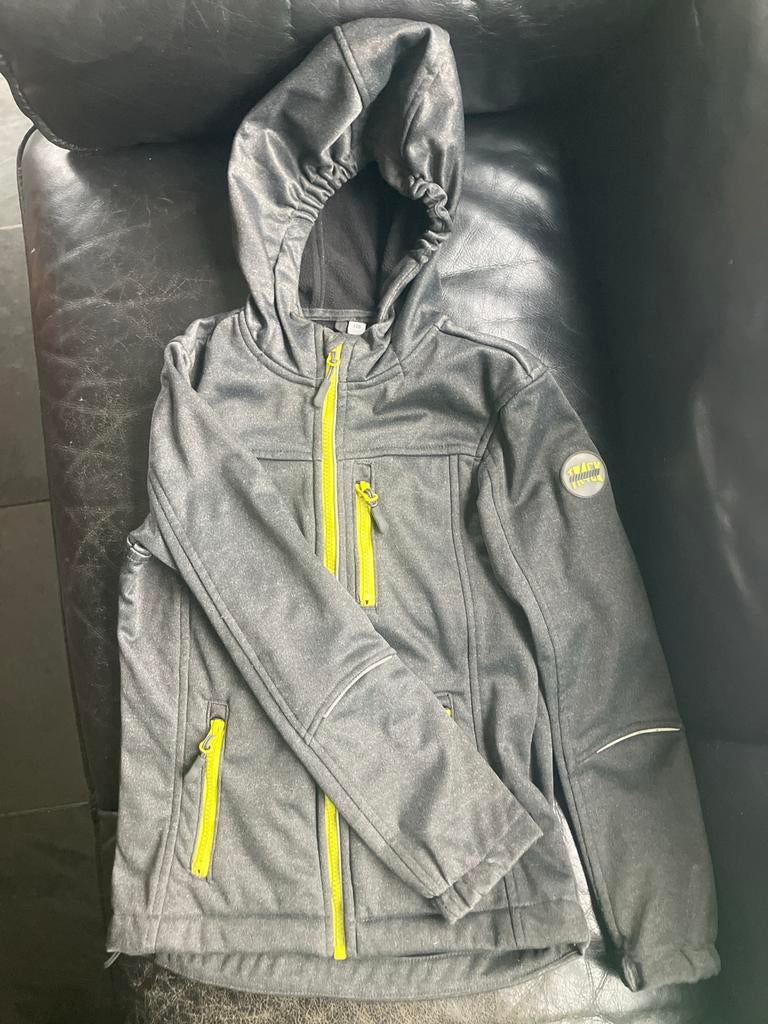 Softshell Jas Maat 140, Kinderen en Baby's, Kinderkleding | Maat 140, Ophalen of Verzenden, Zo goed als nieuw, Jongen of Meisje