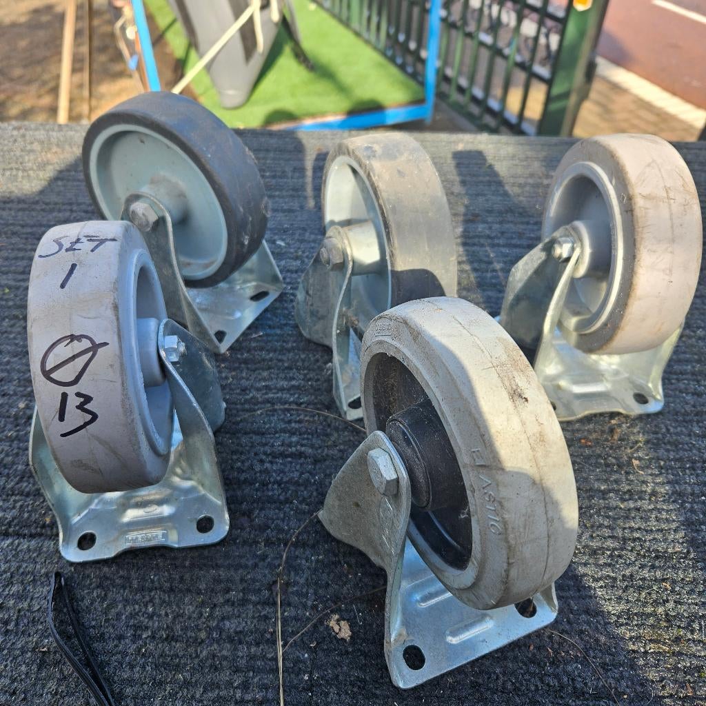 3 sets zwenkwielen, Ophalen, Gebruikt