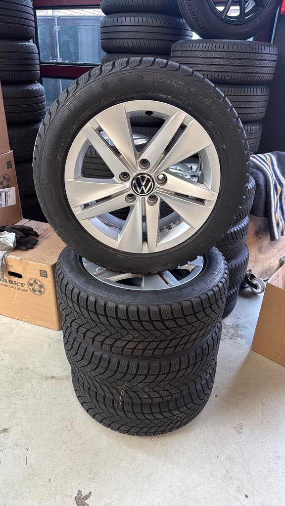 VW Golf 8 Winterset 16 inch - Nieuwe Winterbanden, Auto-onderdelen, Banden en Velgen, 16 inch, Banden en Velgen, Nieuw, 205 mm