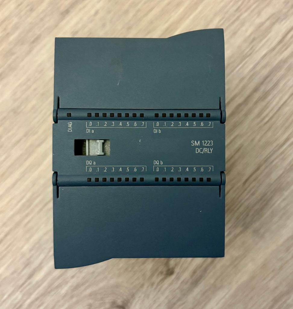 SIEMENS - Simatic - S7-1200 - SM 1223 - 16x DI - 16x DQ, Ophalen of Verzenden, Zo goed als nieuw