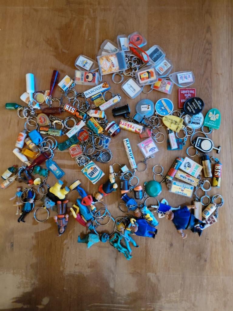 Oude sleutelhangers, Verzamelen, Sleutelhangers, Ophalen, Gebruikt