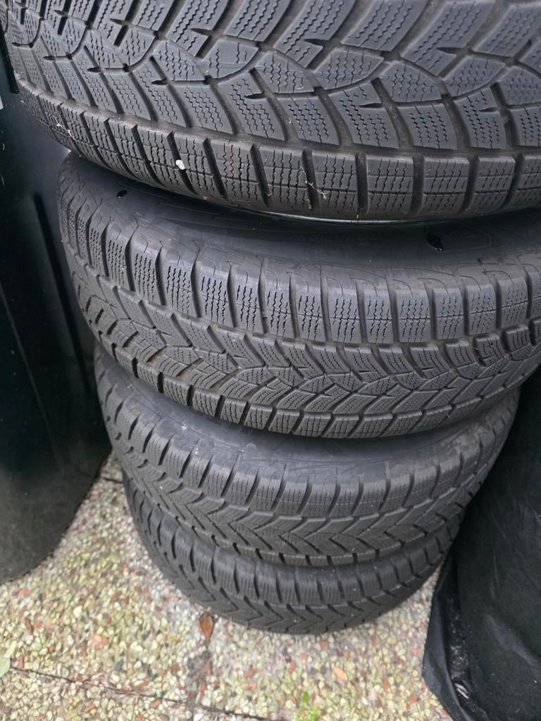 Winterbanden  Hyundai Tucson, Auto-onderdelen, 17 inch, Band(en), Gebruikt, 215 mm