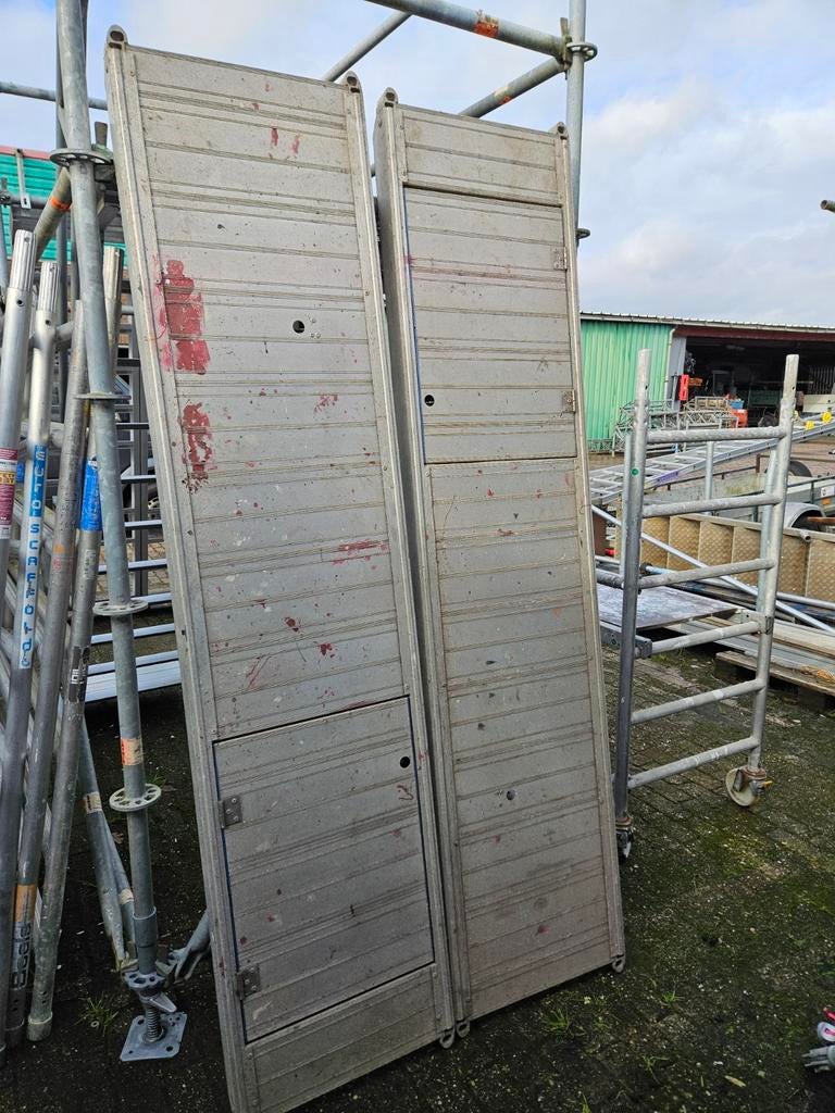 Aluminium loopplanken met luik en ladder (2 stuks), Ophalen, ., Zo goed als nieuw, .