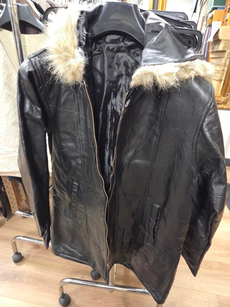 Zwarte lederen  jassen met bontkraag - Maat M-l-xl, Maat 38/40 (M), Zwart, Nieuw, Ophalen of Verzenden