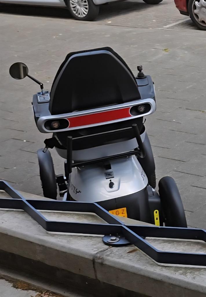 Scoozy scootmobiel (ook jongeren vanaf 16 jaar), Zo goed als nieuw, 16 km/u of meer, 46 km of meer, Ophalen