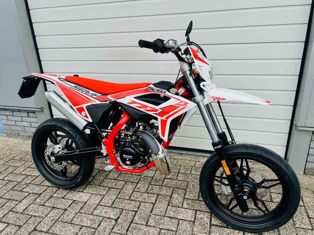 Beta RR Motard Sport E5+ nieuw 2025! Direct leverbaar!, 6 versnellingen, Italie, Info@beta.nl, Maximaal 45 km/u