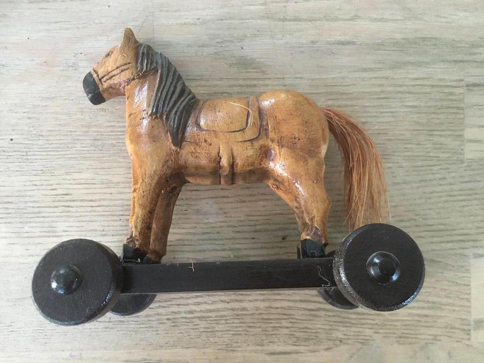 Vintage houten paard op karretje, Ophalen of Verzenden