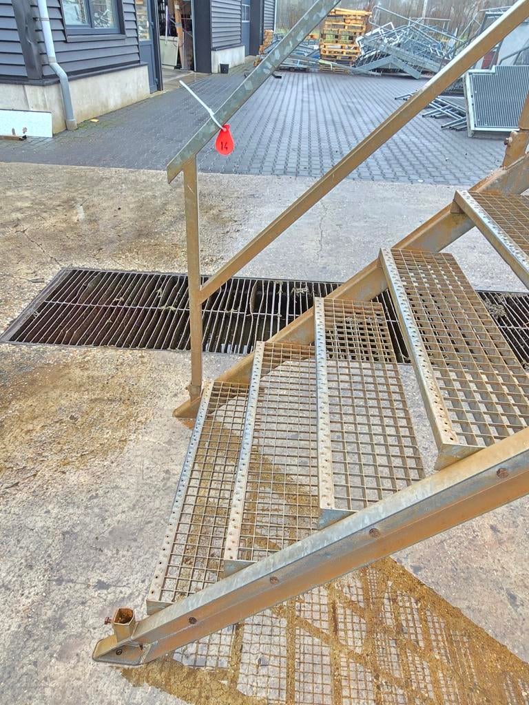 Stalen trap met bordes  gegalv hoog 3.2mtr nor014, Ophalen, 2 tot 4 meter