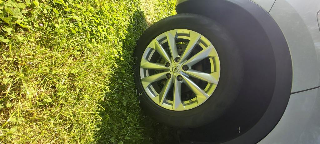 Nissan QASHQAI 2015 1.2 Velgen + Banden, Gebruikt, 15 inch, Banden en Velgen, Zomerbanden