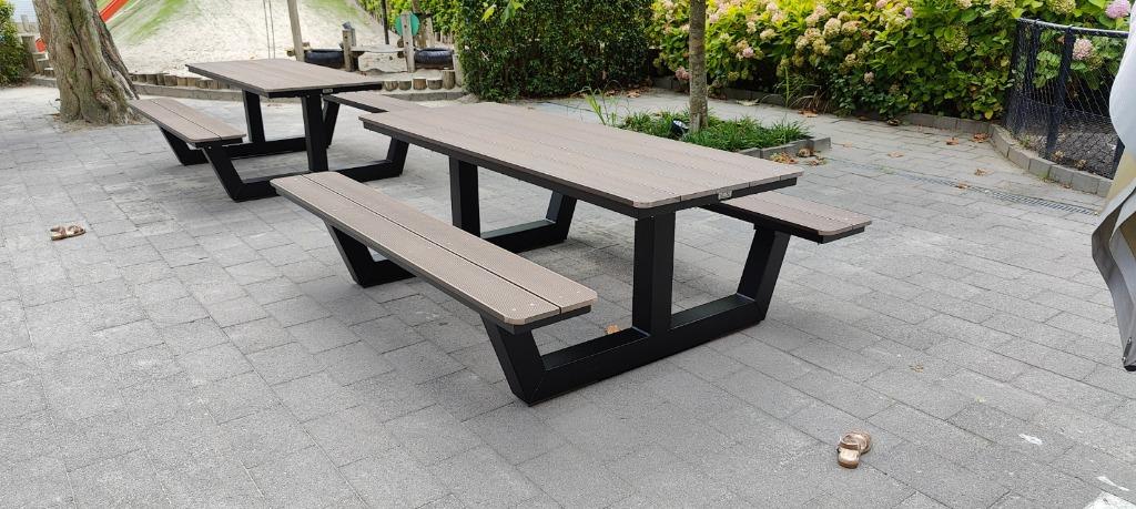 Picknicktafel met stalen frame en houtcomposiet planken, Tuin en Terras, Picknicktafels, Ophalen of Verzenden, Nieuw, Rechthoekig