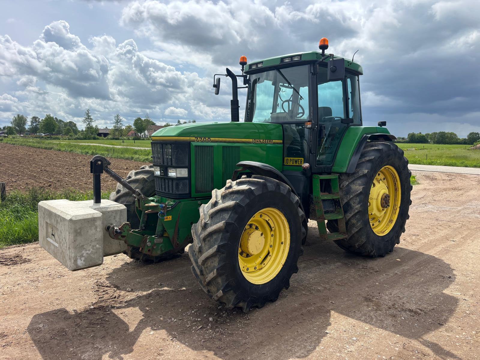 Zeer nette John Deere 7700, Zakelijke goederen, Agrarisch | Tractoren, Gebruikt, Meer dan 10000, 120 tot 160 Pk, Ophalen