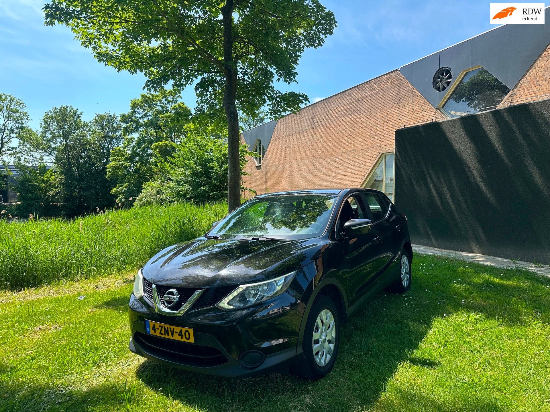 Nissan Qashqai 1.5 dCi Visia Airco Led Camera 2015!, Auto's, Voorwielaandrijving, Gebruikt, Zwart, Origineel Nederlands