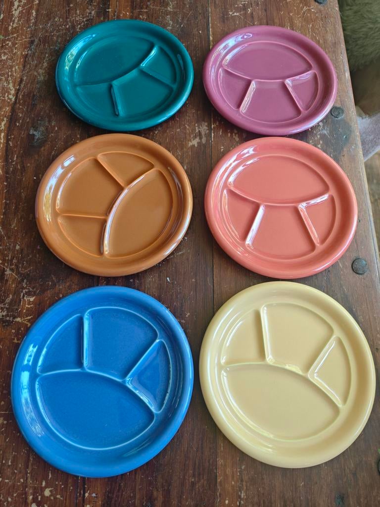 6 Vintage fondue borden - diverse kleuren, Ophalen, Gebruikt, Keramiek, Bord(en)