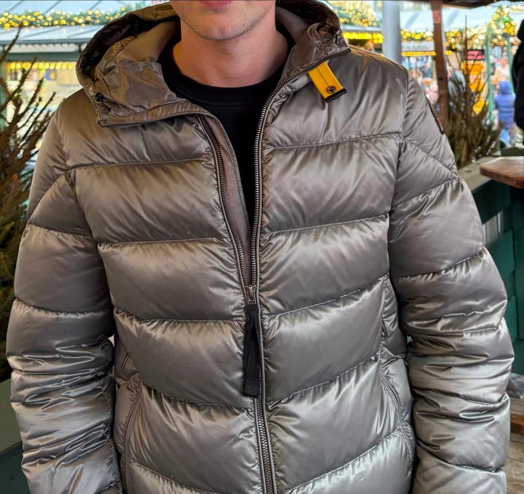 Parajumpers Pharrell Hooded Down Bomber - Maat M, Kleding | Heren, Jassen | Winter, Zo goed als nieuw, Maat 48/50 (M), Grijs, Ophalen of Verzenden