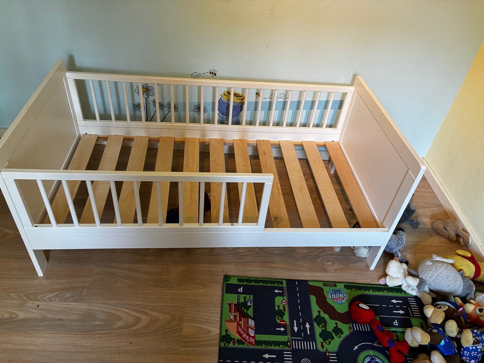 Wit peuterbed incl matras, Kinderen en Baby's, Kinderkamer | Bedden, Ophalen, Gebruikt, 70 tot 85 cm, Lattenbodem