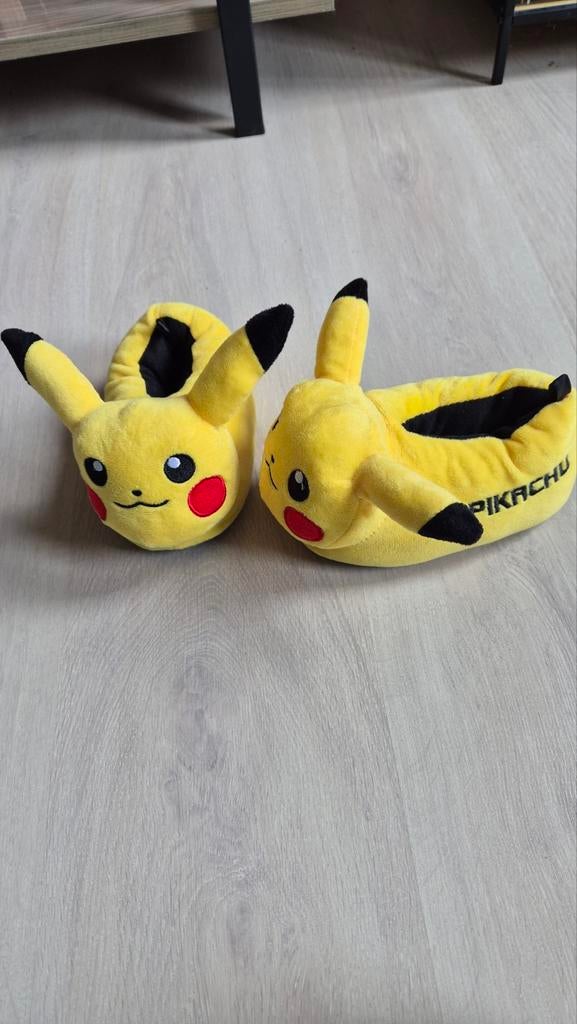 Pikachu pantoffels maatje 29 ( valt als 27/28), Ophalen, Nieuw, Meisje, Overige typen