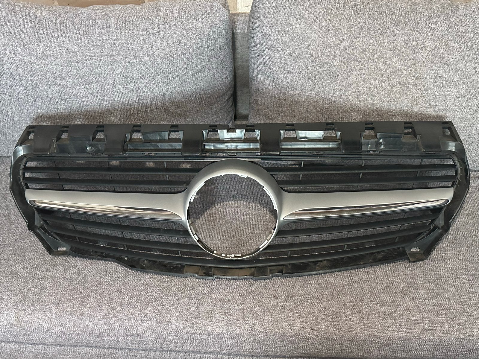 Mercedes Benz CLA 180 Originele Grill (2014 model), Gebruikt, Voor, Mercedes-Benz, Ophalen of Verzenden