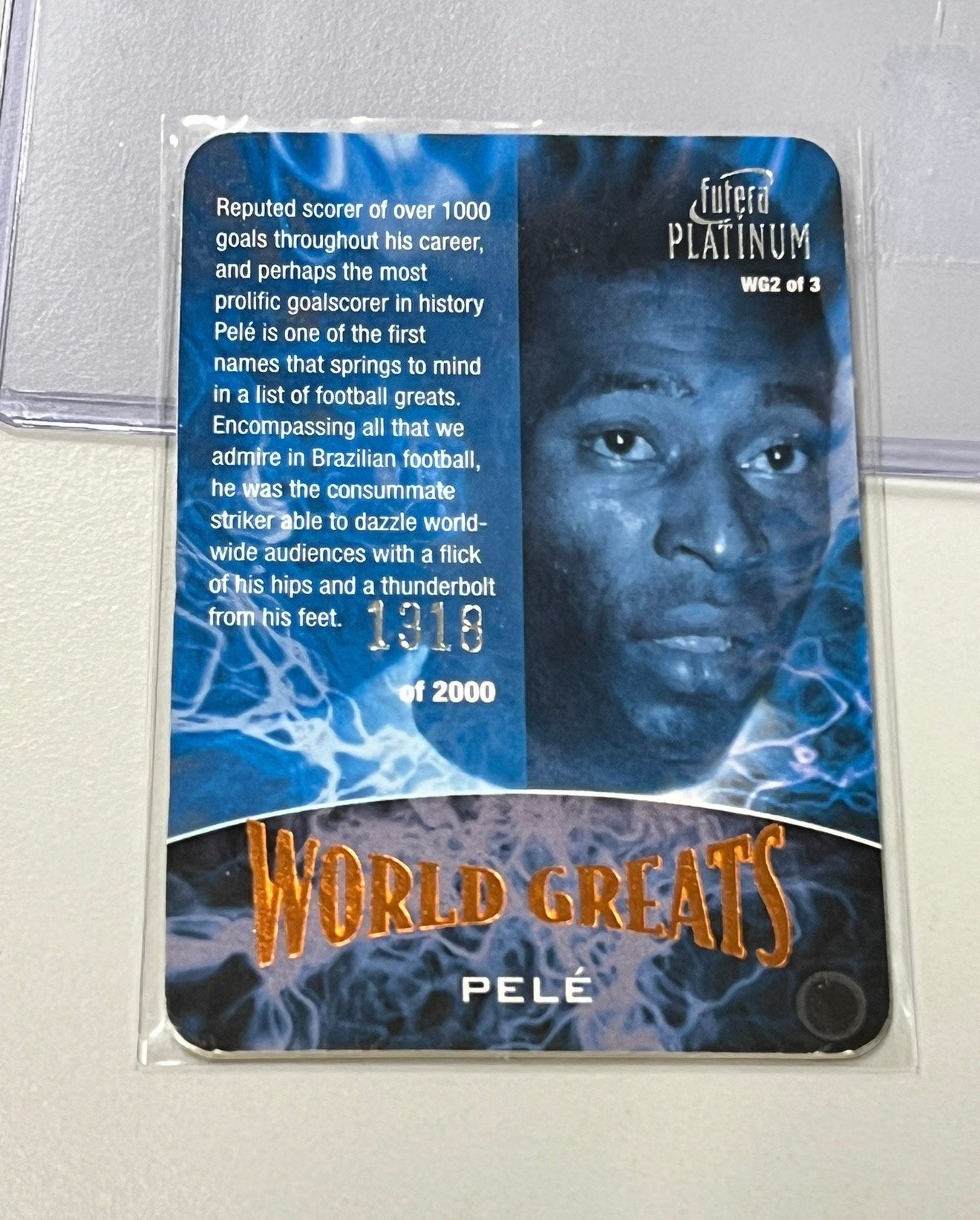 PELE Futera Platinum 01 WORLD GREATS 1318-2000 voetbal kaart, Buitenlandse clubs, Spelerskaart, Ophalen of Verzenden, Zo goed als nieuw