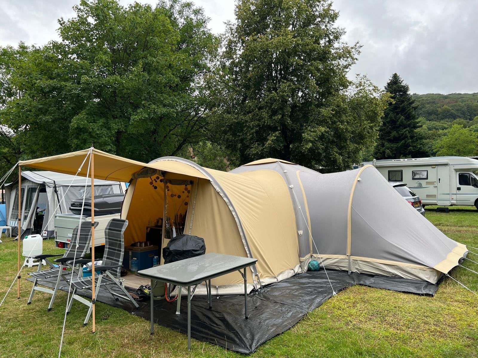 Karsten tent 350 met verandaluifel en regelluifel, Ophalen, Zo goed als nieuw