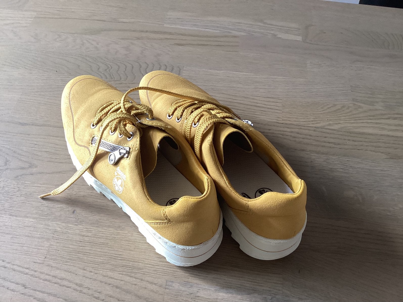 Sneakers, Geel, Ophalen of Verzenden, Sneakers of Gympen, Zo goed als nieuw