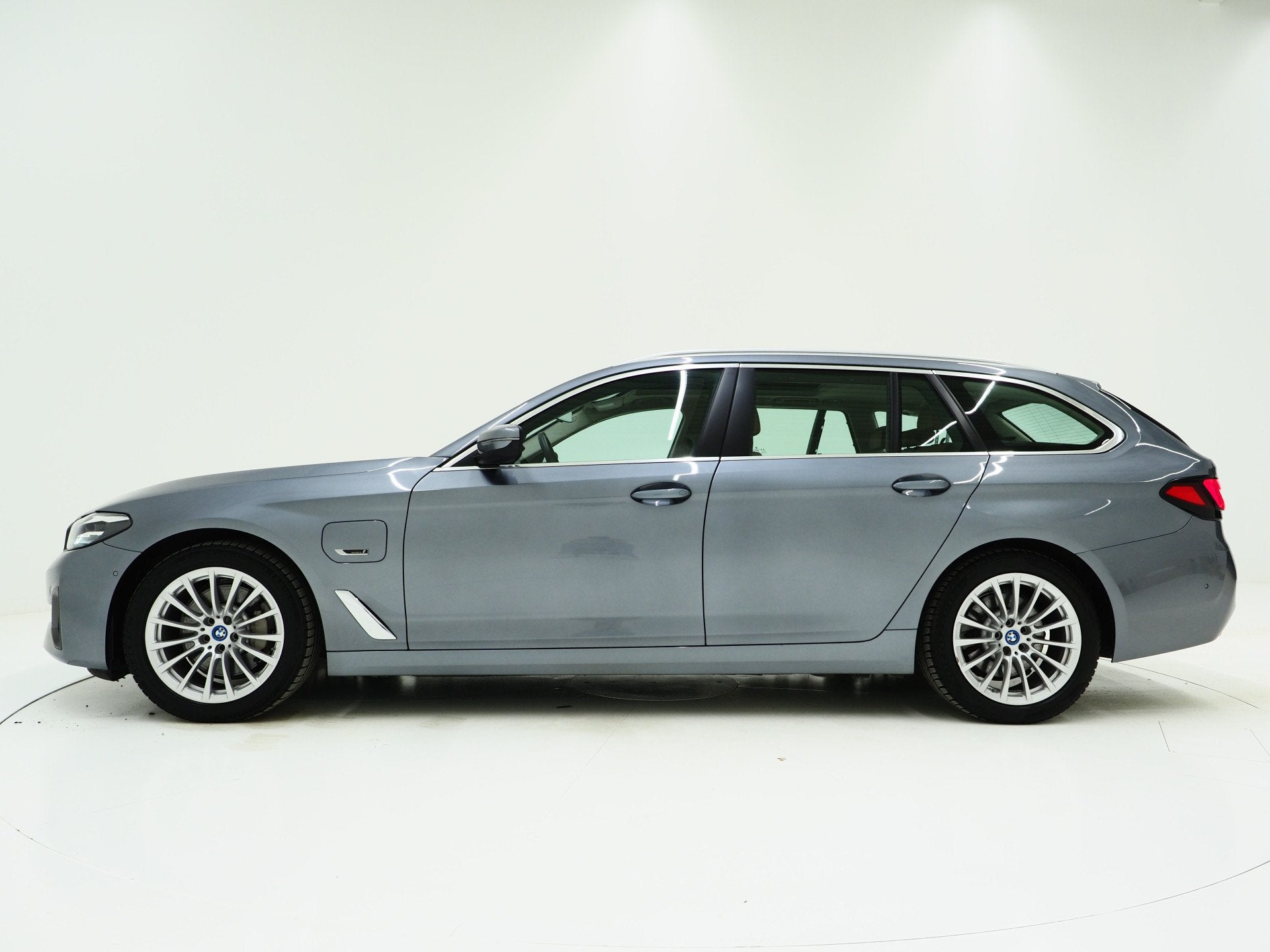 BMW 5 Serie Touring 530e | Panoramadak | Trekhaak | Leder |, Auto's, 1998 cc, Achterwielaandrijving, Gebruikt, 4 cilinders