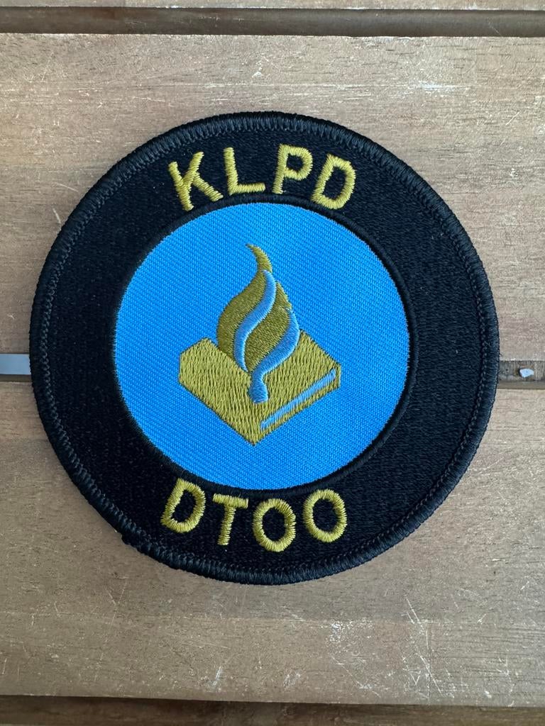 KLPD embleem DTOO oud politie Rijkspolitie embleem, Ophalen of Verzenden, Overige soorten, Nederland, Embleem of Badge