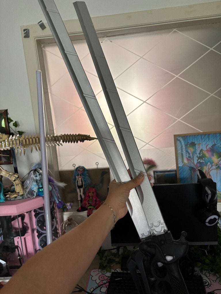 Attack on titan cosplay zwaarden, Ophalen, Zo goed als nieuw