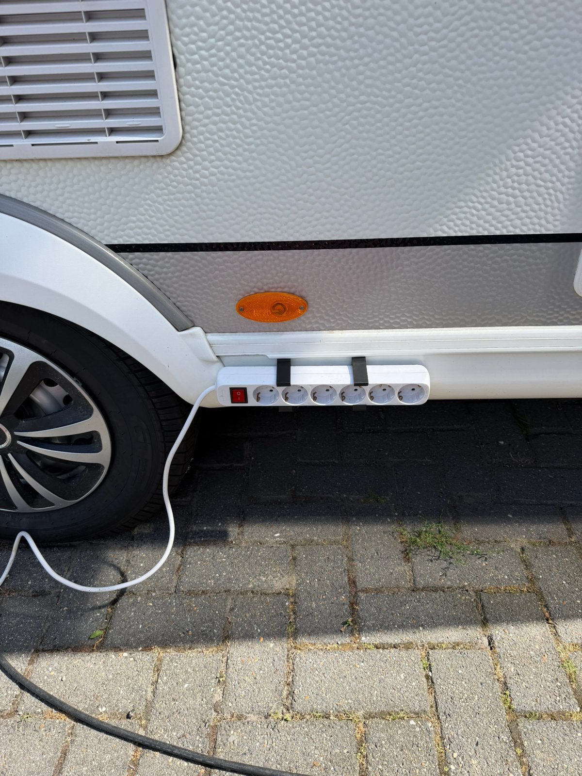 Stekkerdoos houder voor campers/caravans., Caravans en Kamperen, Caravan accessoires, Ophalen of Verzenden, Nieuw