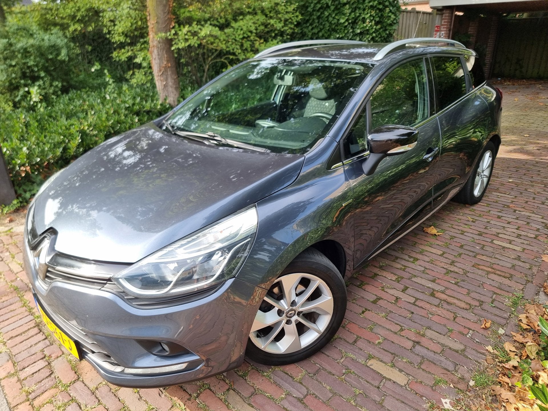 Renault Clio Estate 1.5 dCi Ecoleader Limited EURO6/Navi/Pdc, Auto's, Voorwielaandrijving, Euro 6, 4 cilinders, Origineel Nederlands