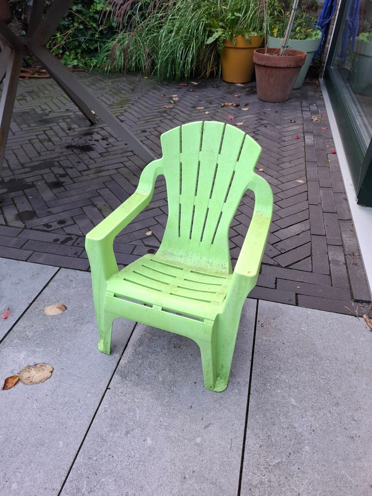 Groene kunststof kinderstoel gratis af te halen!, Tuin en Terras, Ophalen, Gebruikt, Kunststof